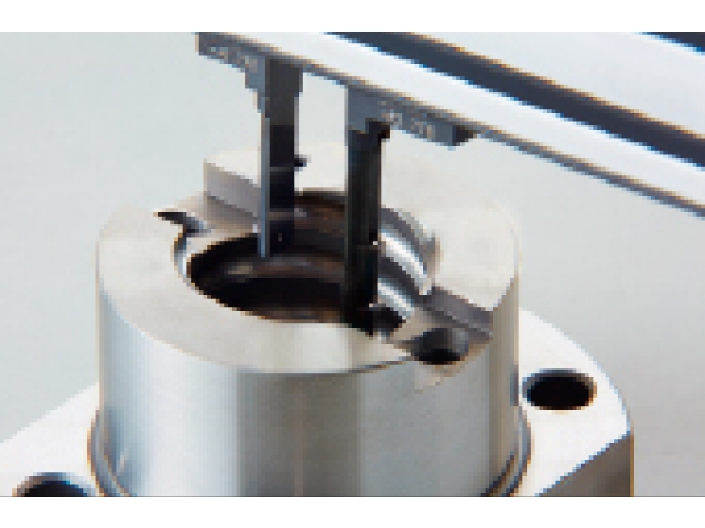 在三點測量滾珠絲杠螺母的有效直徑。